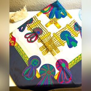 100% Silk Scarf
Made in Italy 🇮🇹